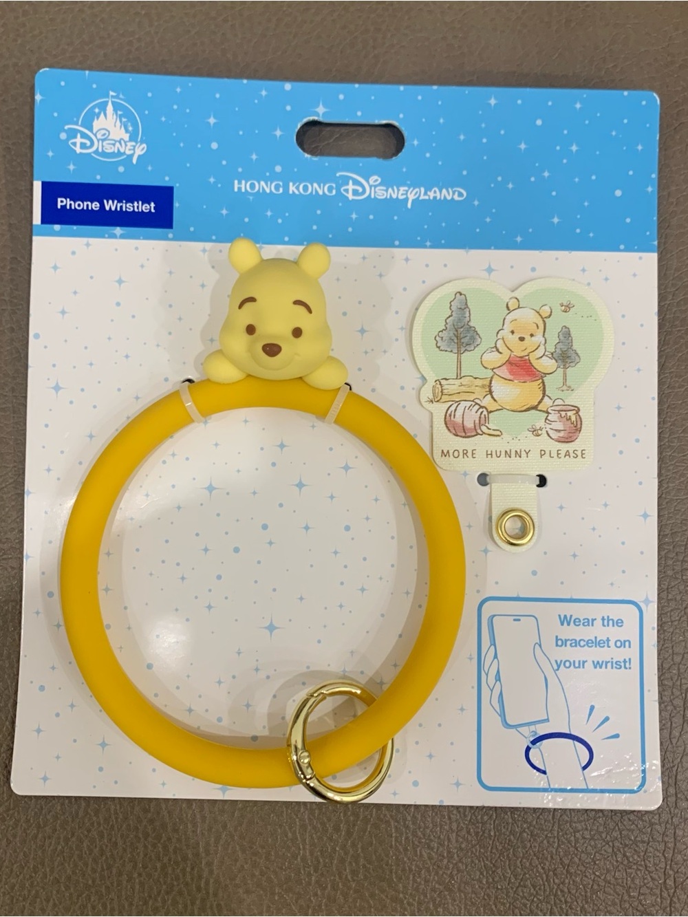 BNWT Disney Hong Kong Disneyland Winnie the Pooh Phone Wristlet